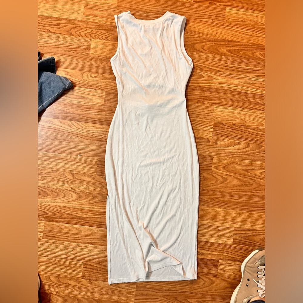 Chic Sleeveless Cream Maxi Dress
